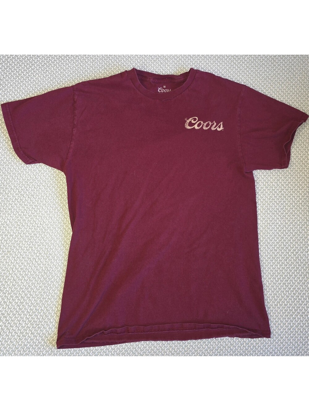 Men's maroon Coors Banquet T-shirt size medium